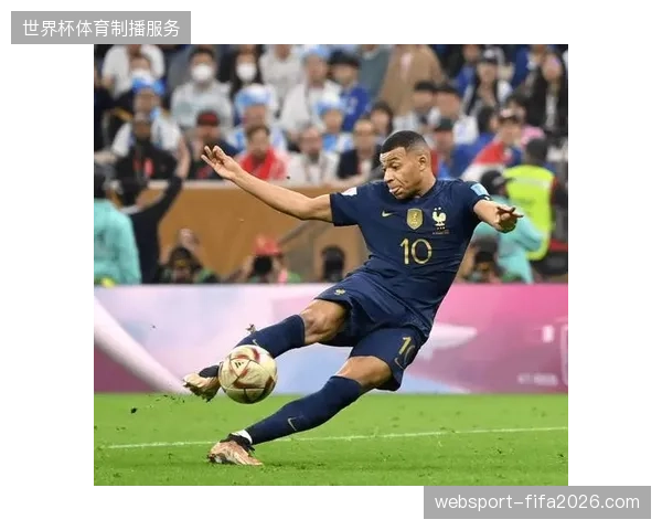 登贝莱提醒姆巴佩世界杯需增加回防投入,法国队边路攻守平衡面临战术博弈 登贝莱提醒姆巴佩世界杯需增加回防投入,法国队边路攻守平衡面临战术博弈